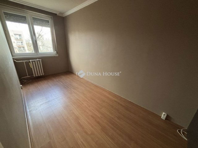 Eladó panellakás, Kecskeméten 52.9 M Ft, 3 szobás