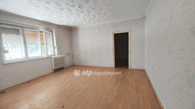 Eladó téglalakás, Várpalotán 37.1 M Ft, 2 szobás