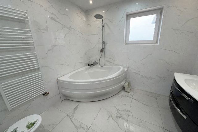 Eladó családi ház, Dányon 65 M Ft, 4 szobás