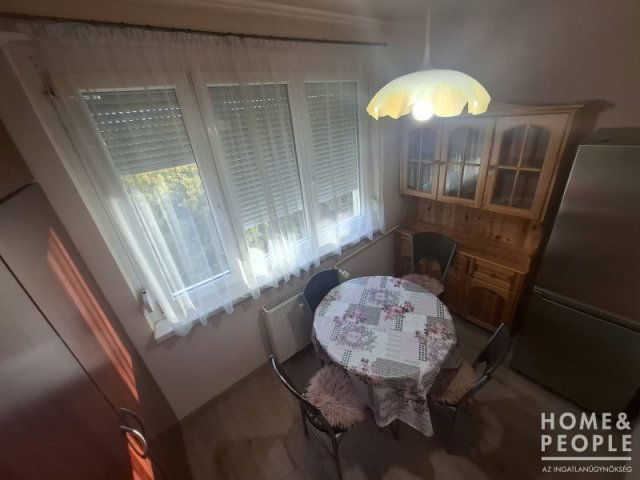 Eladó téglalakás, Szegeden 40.2 M Ft, 2 szobás