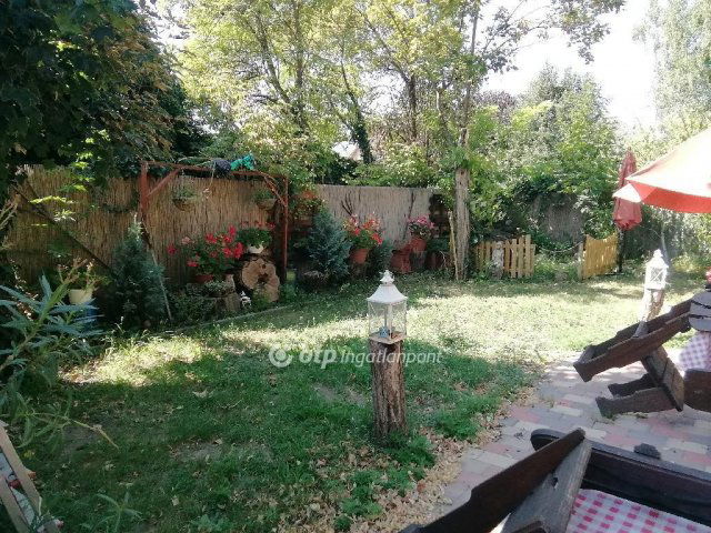 Eladó üzlethelyiség, Újszászon 90 M Ft / költözzbe.hu