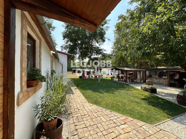 Eladó hotel, Cegléden 95 M Ft, 5 szobás / költözzbe.hu