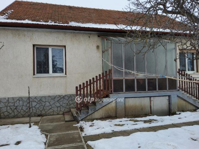 Eladó családi ház, Turán 54.9 M Ft, 3 szobás