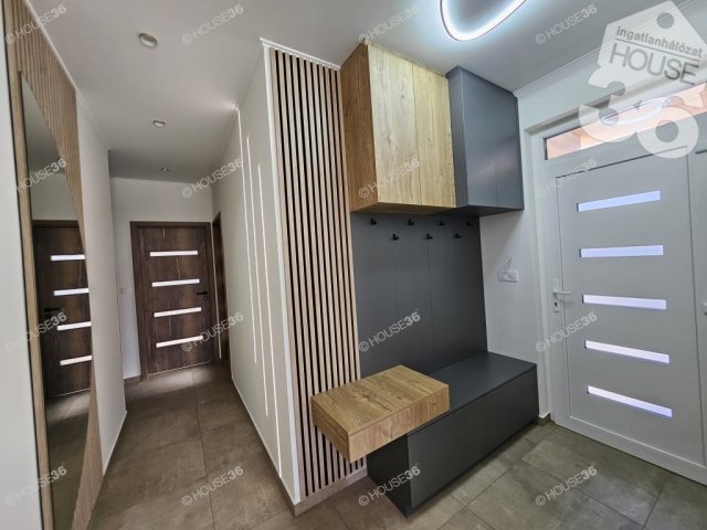 Eladó családi ház, Kecskeméten 169.9 M Ft, 5 szobás