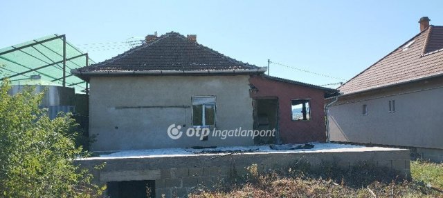 Eladó családi ház, Gyöngyössolymoson 42.8 M Ft, 2 szobás