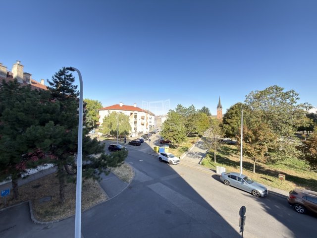 Eladó panellakás, Székesfehérvárott 61.9 M Ft, 3 szobás