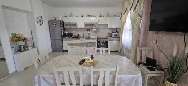 Eladó családi ház, Ercsiben 49 M Ft, 5+1 szobás