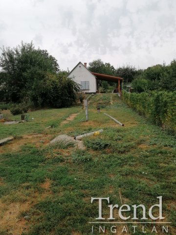 Eladó nyaraló, Dunaújvárosban 10.9 M Ft, 1 szobás