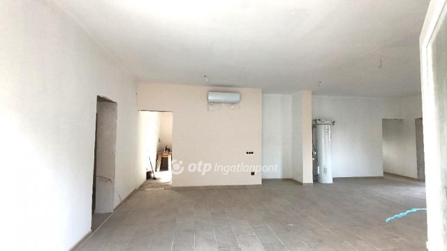 Eladó családi ház, Perkátán 79.9 M Ft, 4 szobás