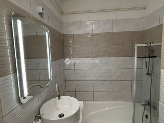 Eladó panellakás, Tatabányán 38.5 M Ft, 2 szobás