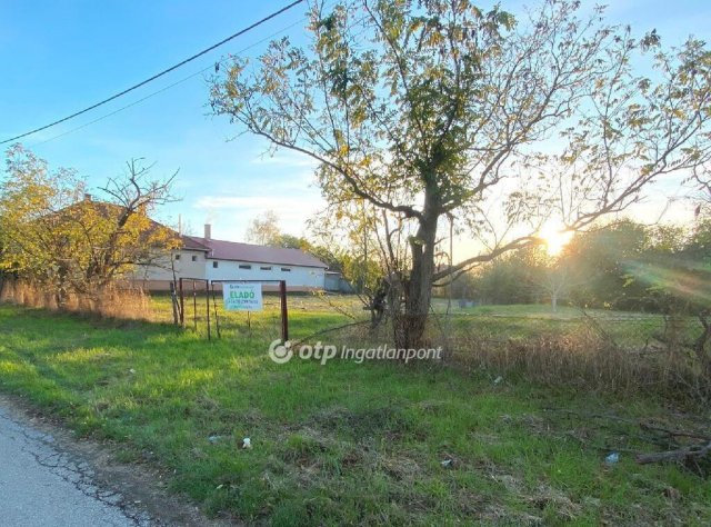 Eladó telek, Poroszlón 8 M Ft / költözzbe.hu