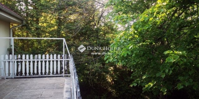 Eladó családi ház, Nagykovácsiban 156 M Ft, 5 szobás