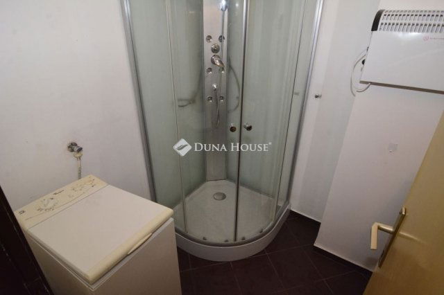 Eladó téglalakás, Budapesten, VI. kerületben 71.5 M Ft, 2 szobás