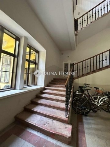 Eladó téglalakás, Budapesten, VIII. kerületben 72.5 M Ft