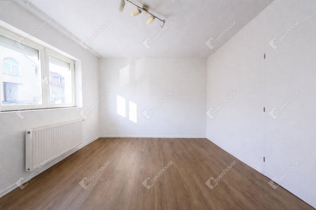 Eladó téglalakás, Sopronban 51.9 M Ft, 2 szobás