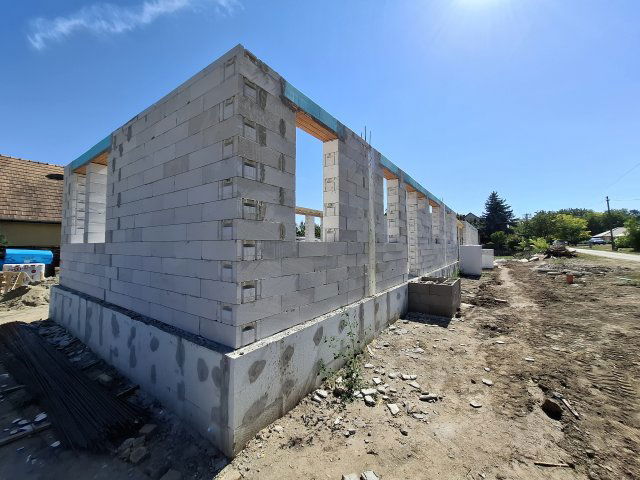 Eladó ikerház, Mendén 118 M Ft, 5 szobás / költözzbe.hu