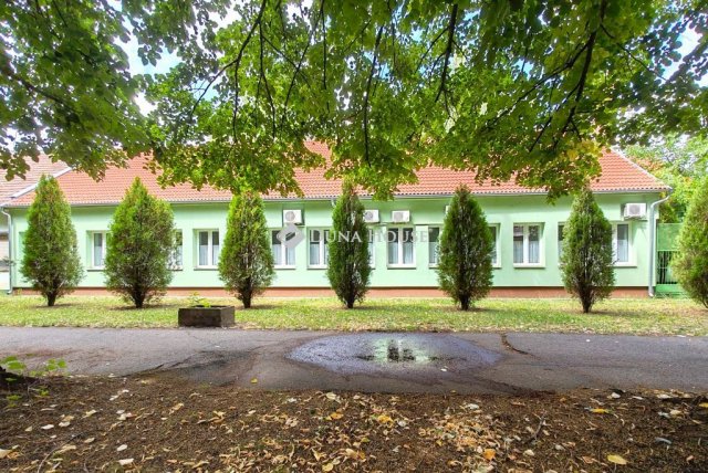 Eladó ipari ingatlan, Mezőkovácsházán, Hősök terén 65 M Ft