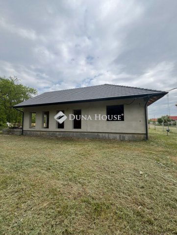 Eladó családi ház, Csemőn, Akácos utcában 34.9 M Ft, 3 szobás