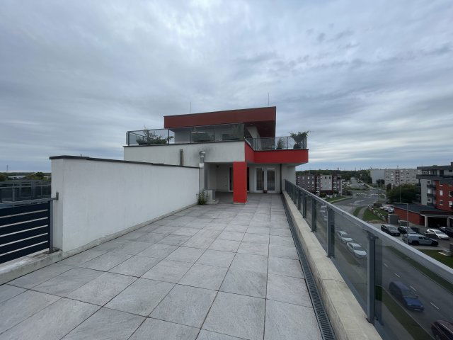 Eladó téglalakás, Tiszaújvárosban 81 M Ft, 3 szobás