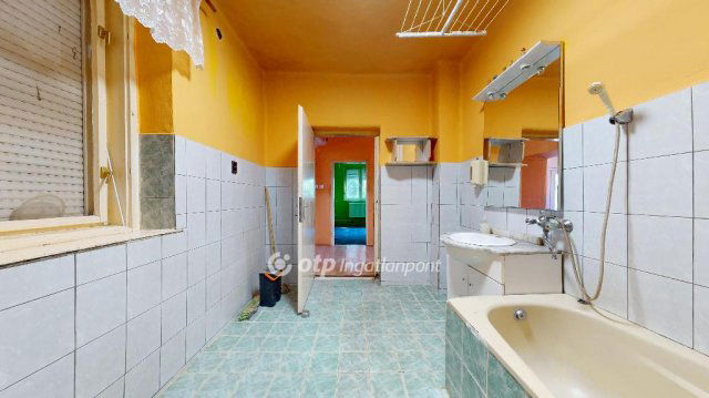 Eladó családi ház, Tiszaújvárosban 32.5 M Ft, 2 szobás