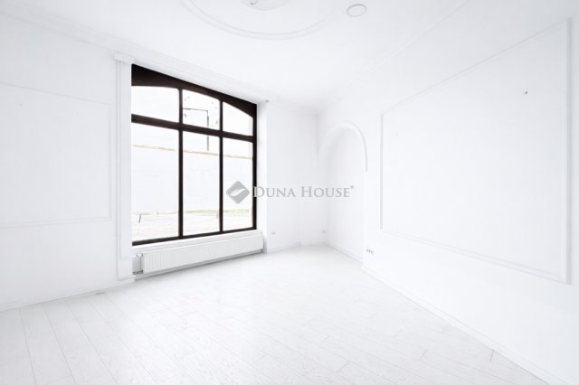 Eladó üzlethelyiség, Egerben 250 M Ft, 10 szobás