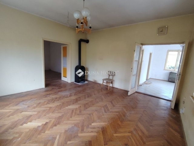 Eladó családi ház, Szegeden 66 M Ft, 2 szobás
