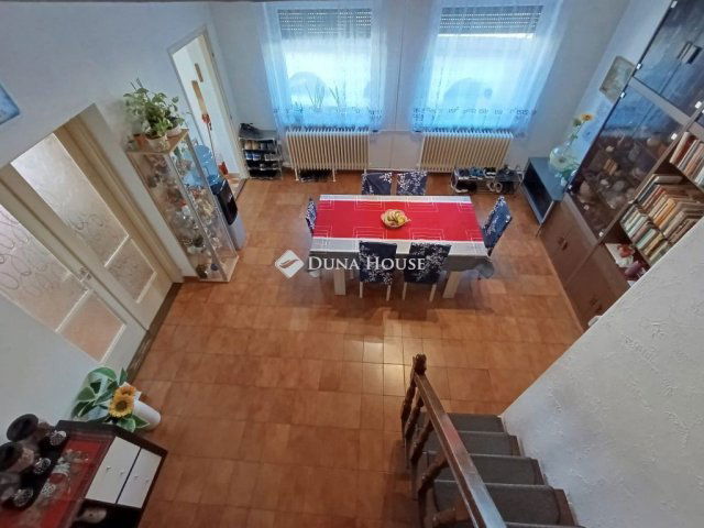 Eladó családi ház, Mohácson 54.9 M Ft, 5 szobás