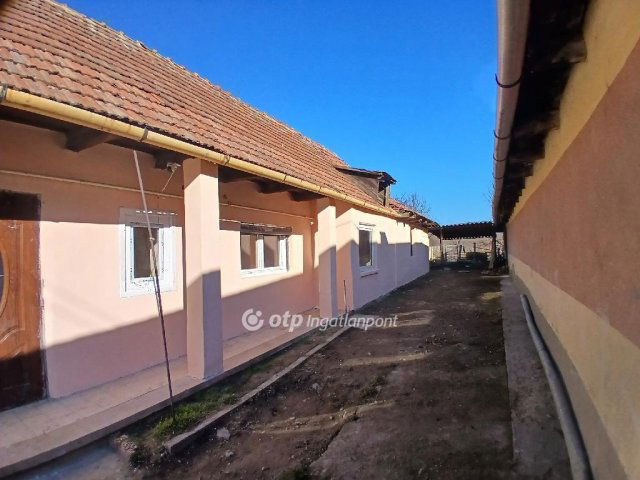 Eladó családi ház, Gyöngyösorosziban 8.8 M Ft, 3 szobás