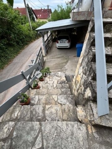 Eladó ikerház, Pécsett 66 M Ft, 3 szobás / költözzbe.hu