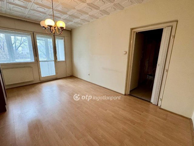 Eladó panellakás, Győrött 48.9 M Ft, 2+1 szobás