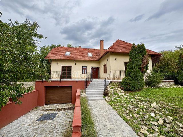Eladó családi ház, Ürömön 229 M Ft, 5 szobás