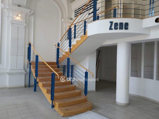 Eladó üzlethelyiség, Kalocsán 90 M Ft, 1 szobás