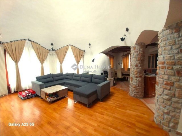 Eladó családi ház, Gyöngyösön 195 M Ft, 5+1 szobás
