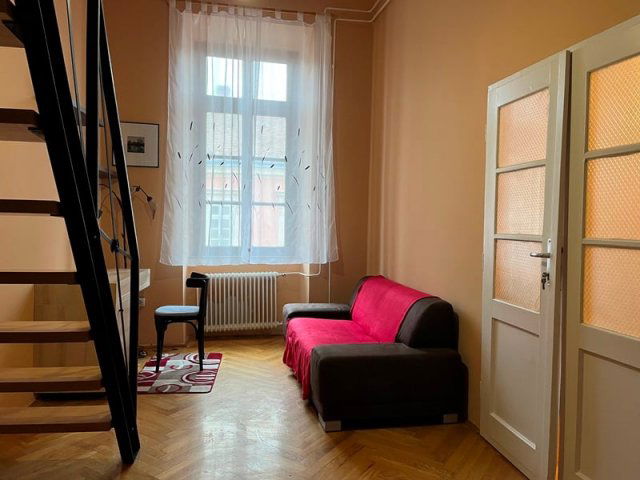 Kiadó téglalakás, albérlet, Pécsett 175 E Ft / hó, 2 szobás