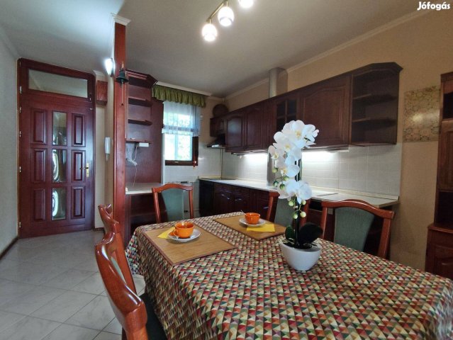 Eladó téglalakás, Dombóváron 52 M Ft, 3 szobás