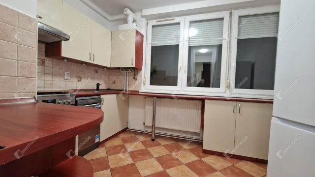 Kiadó téglalakás, albérlet, Komáromban 220 E Ft / hó, 2 szobás