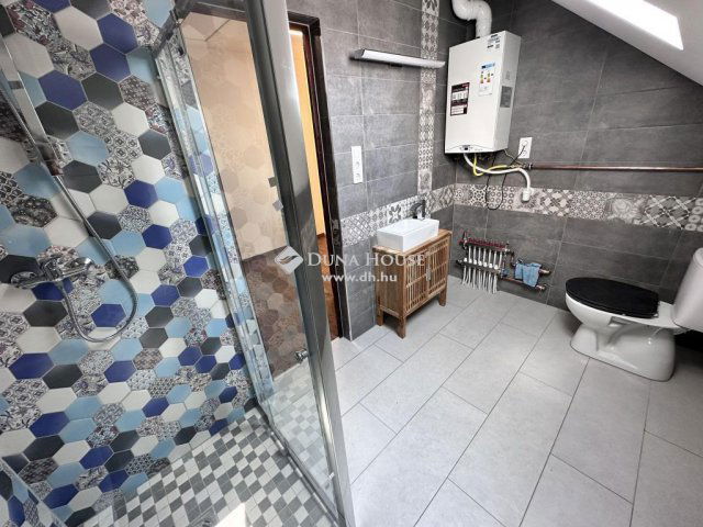 Eladó téglalakás, Dunavarsányban 129.9 M Ft, 8 szobás