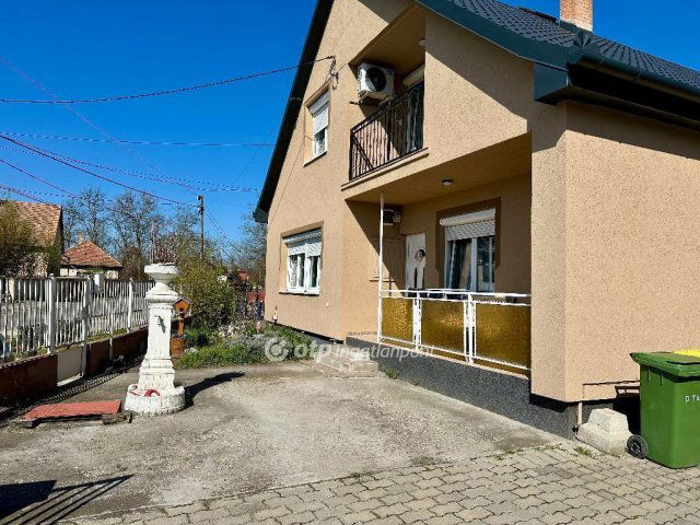 Eladó családi ház, Dánszentmiklóson 69.5 M Ft, 5 szobás