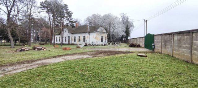 Eladó családi ház, Hódmezővásárhelyen 250 M Ft, 5 szobás