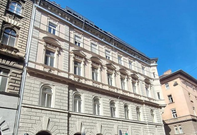 Eladó téglalakás, Budapesten, VI. kerületben, Jókai utcában
