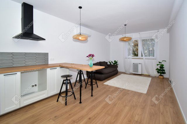 Eladó téglalakás, Szegeden 64 M Ft, 3 szobás