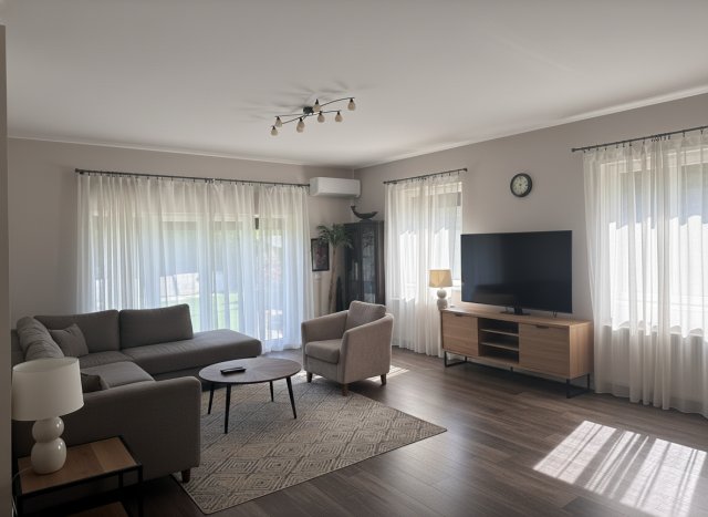 Eladó családi ház, Szadán 259 M Ft, 5+1 szobás