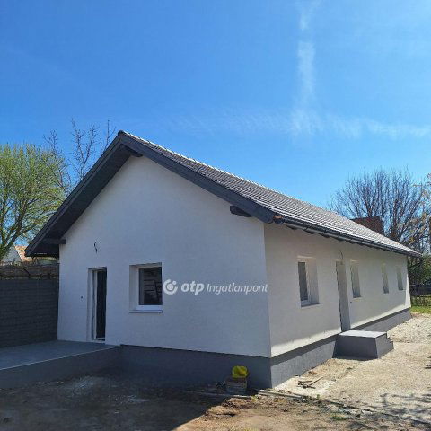 Eladó családi ház, Fóton 109.9 M Ft, 3+2 szobás