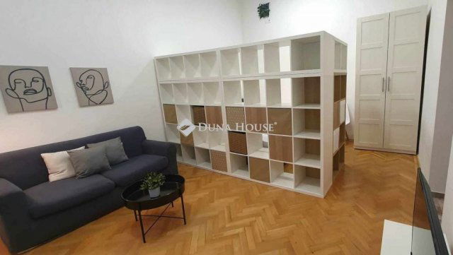 Eladó téglalakás, Budapesten, VIII. kerületben, Delej utcában