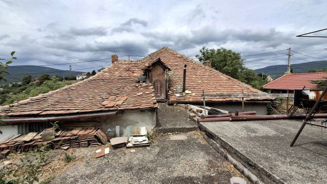 Eladó családi ház, Pécsett 34.99 M Ft, 3 szobás