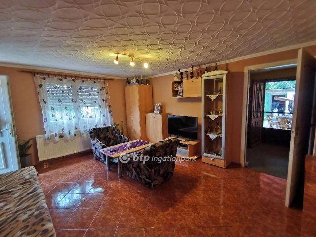 Eladó családi ház, Törtelen 39 M Ft, 1+1 szobás