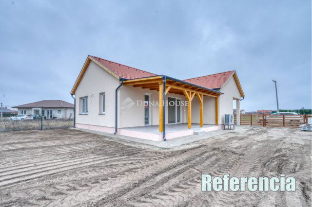 Eladó családi ház, Mórahalmon 97.33 M Ft, 4 szobás