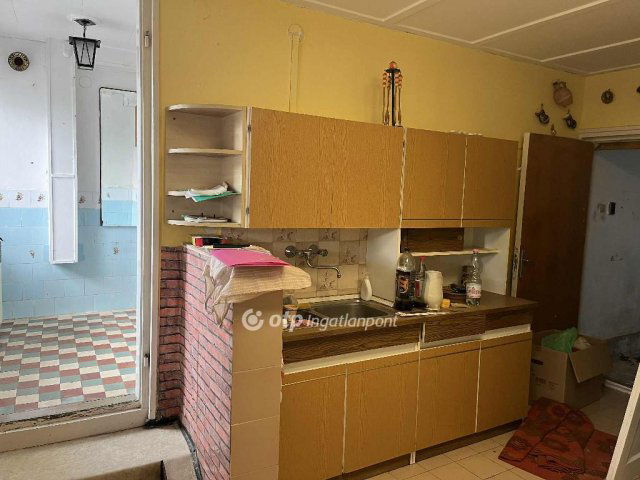 Eladó családi ház, Szekszárdon 16 M Ft, 3 szobás