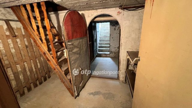 Eladó családi ház, Ugodon 35.9 M Ft, 5 szobás