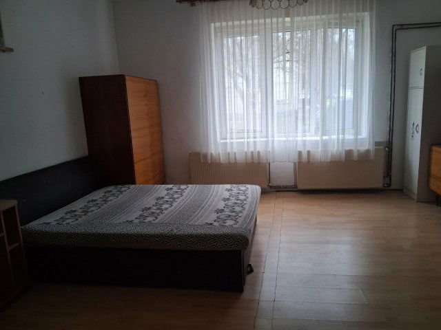 Kiadó téglalakás, albérlet, Vácon, Erzsébet utcában, 2 szobás